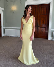 Load image into Gallery viewer, The Scuba Crepe V-Neck Fishtail