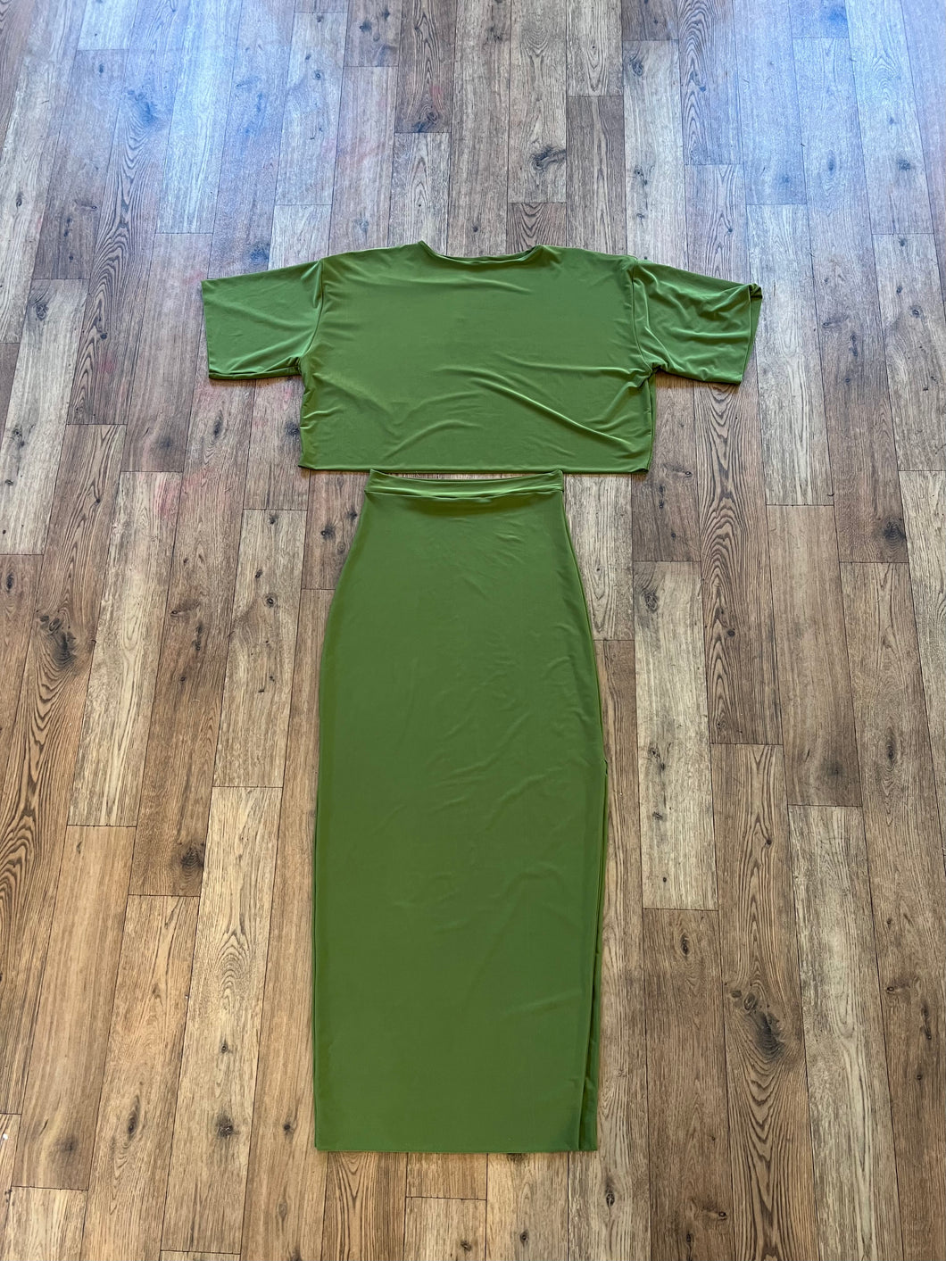 Matching Short Sleeve Loose Crop Top and Calf Length Skirt with side split
