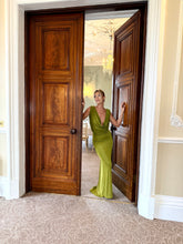 Load image into Gallery viewer, Double Cowl Narrow fishtail
