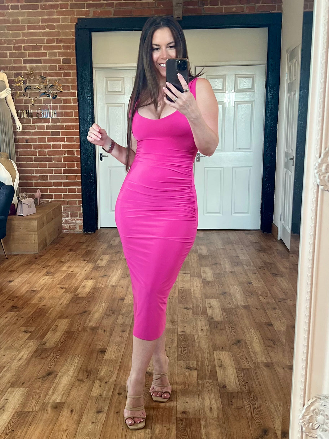 Roundneck one side ruched dress Alice's Boutique Roundneck one side ruched dress Alice's Boutique