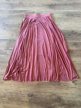 Load image into Gallery viewer, Calf length floaty skirt
