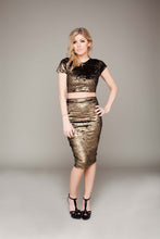 Load image into Gallery viewer, High V Neck Crop Capsleeve Top
