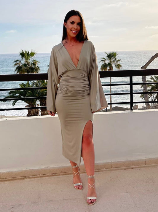 Luxury Calf Length dress with ruching and loose sleeve